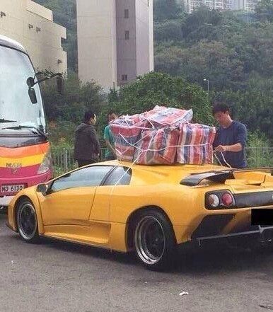 男孩划坏豪车事件，家长拒绝承认背后的责任缺失问题