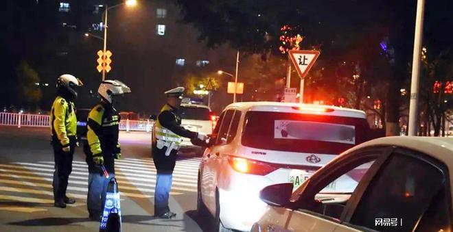 男子酒后起冲突，代驾挪车遭罚事件曝光