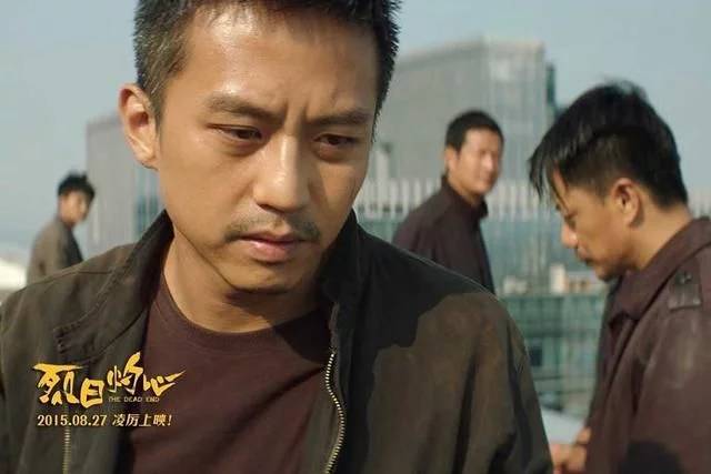 贾冰玩梗爸张力，跨界融合的魅力与喜剧力量展现