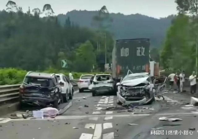 交通安全警钟长鸣，路段频发追尾事故提醒行人安全出行