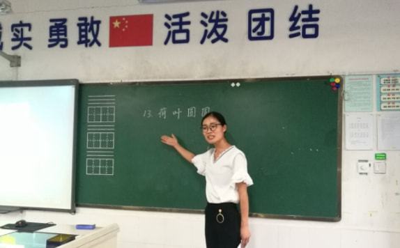 刘强东回馈乡梓，慷慨赠予小学老师百万真情厚礼