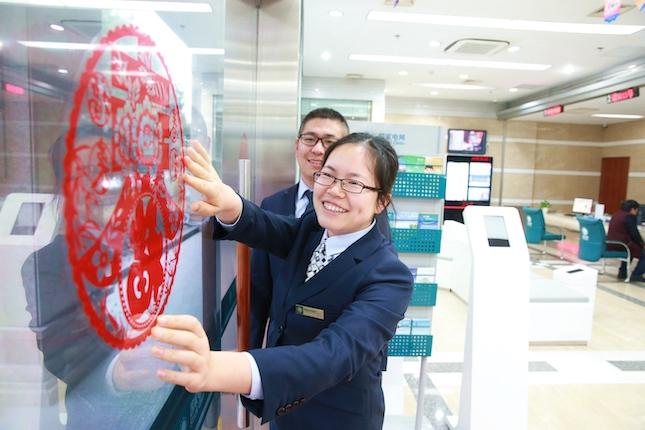 市监局就上班时间无人在岗回应，制度完善与透明沟通至关重要