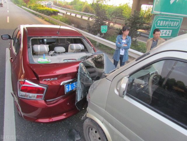 高速上应对违法变道车辆事故的思考与启示