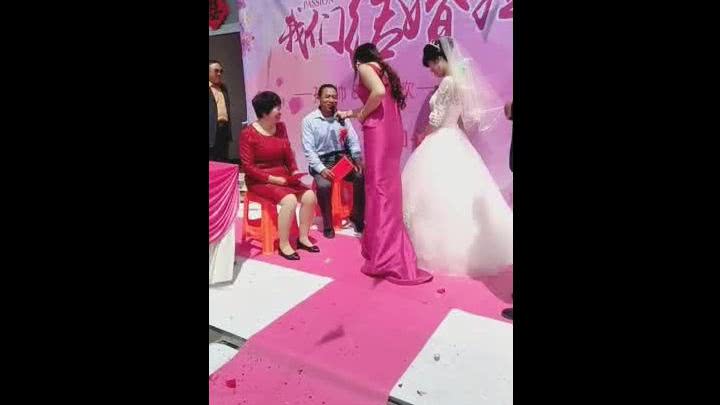 喜公公的蹦跶礼，传统与热情的迎宾盛典