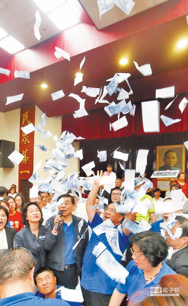 蓝营青年视角下的柯建铭双罢现象，探究背后的动因及启示