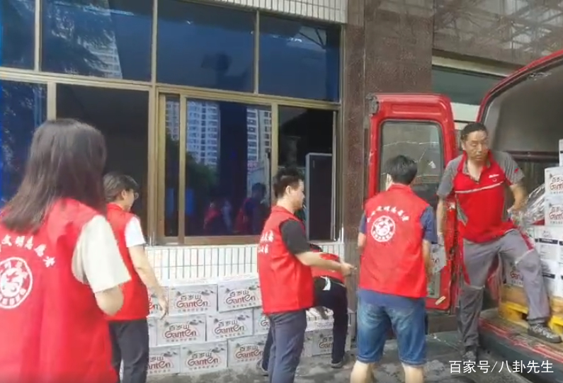 山东草帽姐捐赠万床棉被驰援西藏灾区