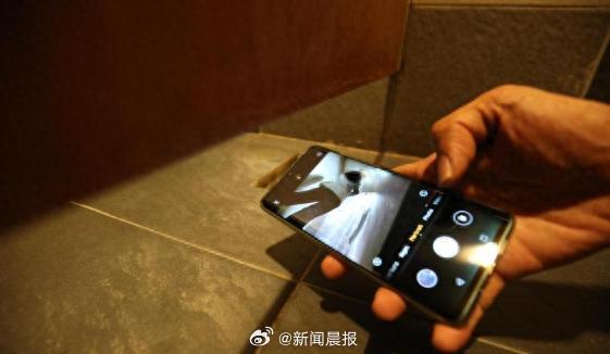 新加坡男子偷拍房东母女洗澡获刑，法律与道德的双重警示