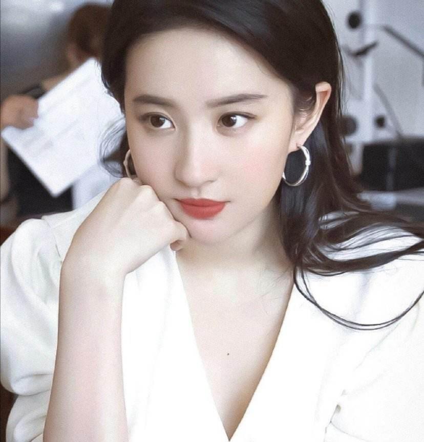 女子鼻骨撞断后的意外美丽转变，消肿现高鼻梁