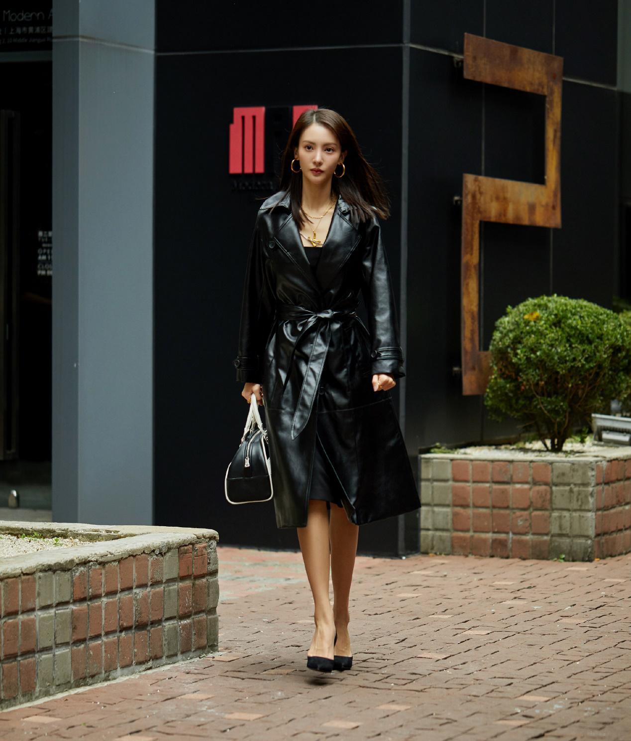 金晨春晚彩排大波浪造型，时尚与传统交融之美