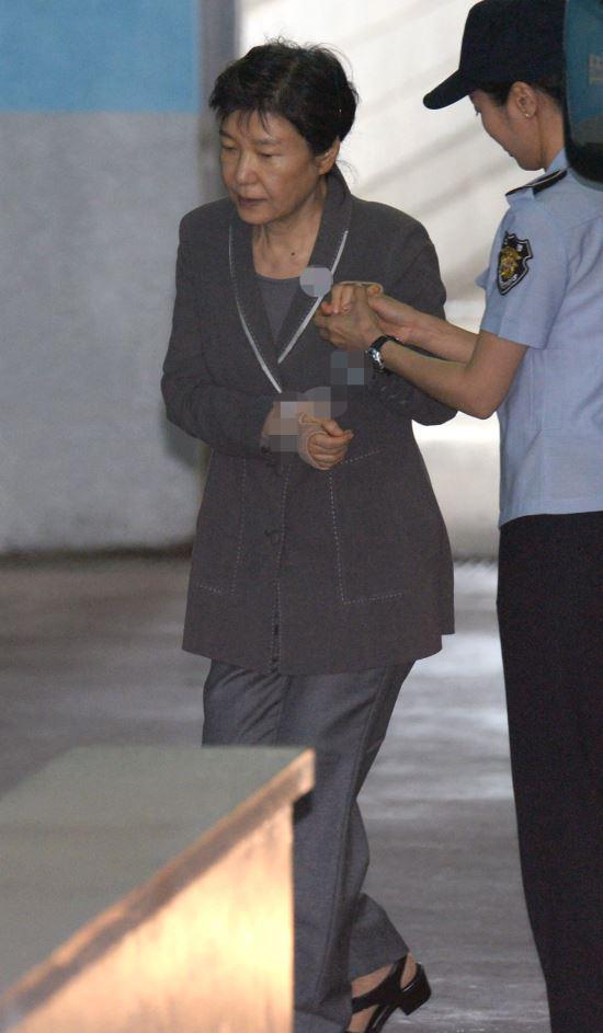 韩国现任总统被拘捕事件揭秘