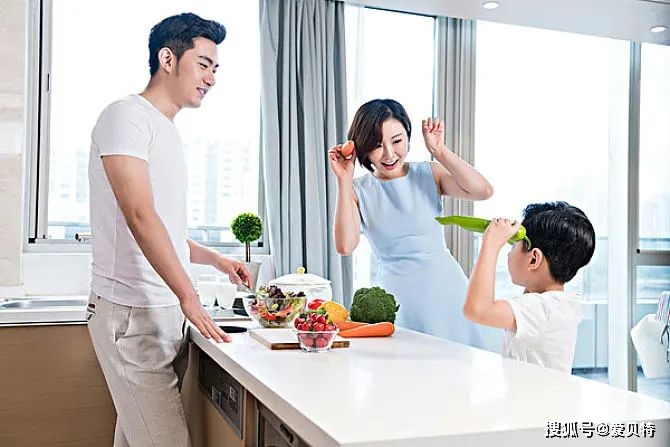 厨房旋律与孩子情感共鸣，烹饪中的温情与牵挂