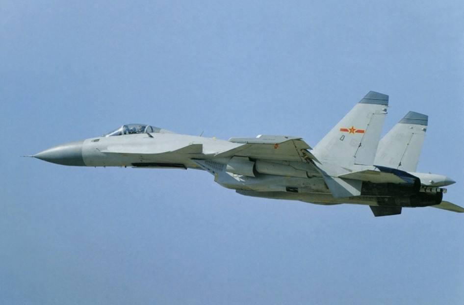 歼-15D首次亮相中国航展，揭示海军航空兵力量的全新风采