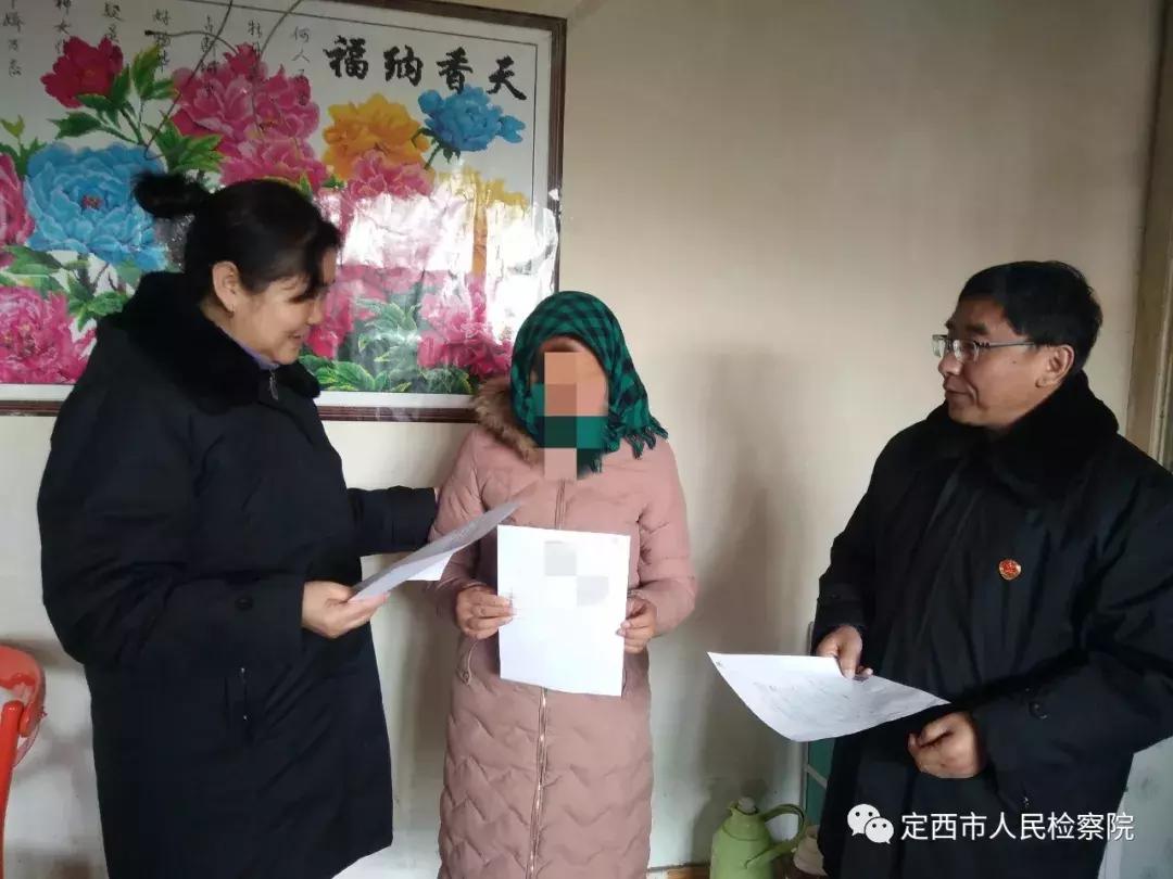 晓华感激致敬，首位配合拍摄小伙的珍贵合作