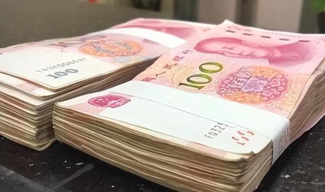 奶奶的深情关怀，现金背后的无尽爱意