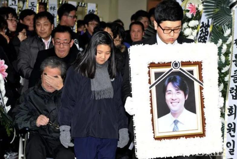 女子遭十六年十六次家暴，绝望抗争终获正义，前夫面临死刑判决呼声高涨