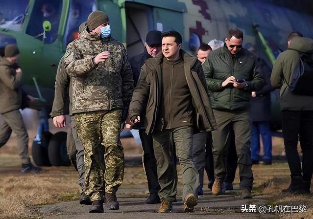 俄军苏-25空投弹药误击乌军装备，揭示空中作战的复杂性与挑战