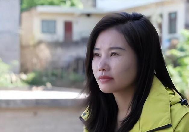 杨妞花与余华英的初见，双手的颤抖交织人生缘分