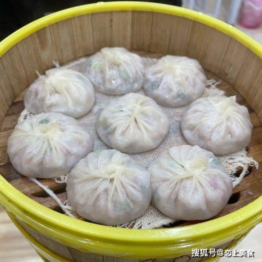 宝宝一口闷掉小笼包，引发爸爸的惊喜猜想
