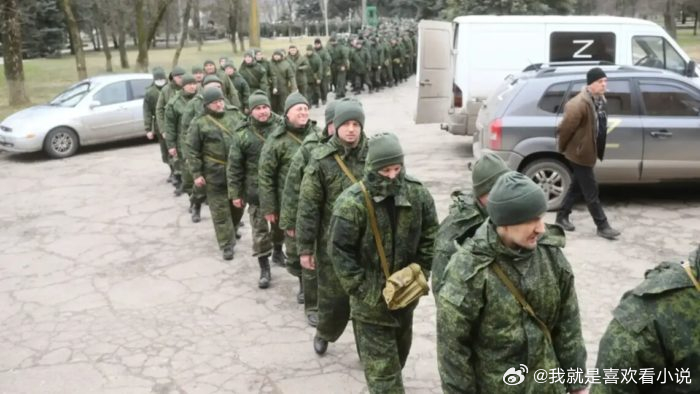 俄国民卫队车队遇袭，英勇士兵献身报国