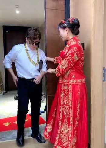 姐姐婚礼上的情感碰撞，两兄弟截然不同的表现