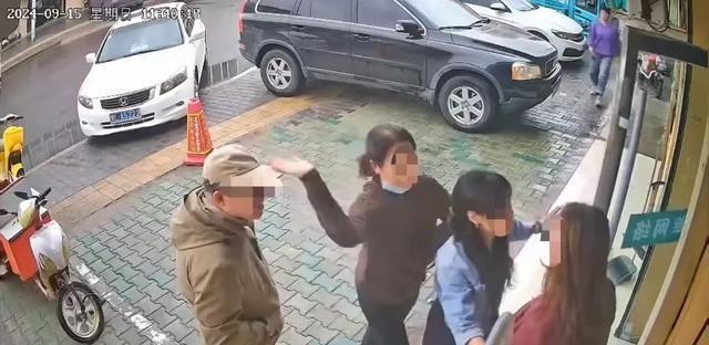 公职人员打人事件引发关注，警方通报与私了真相揭秘