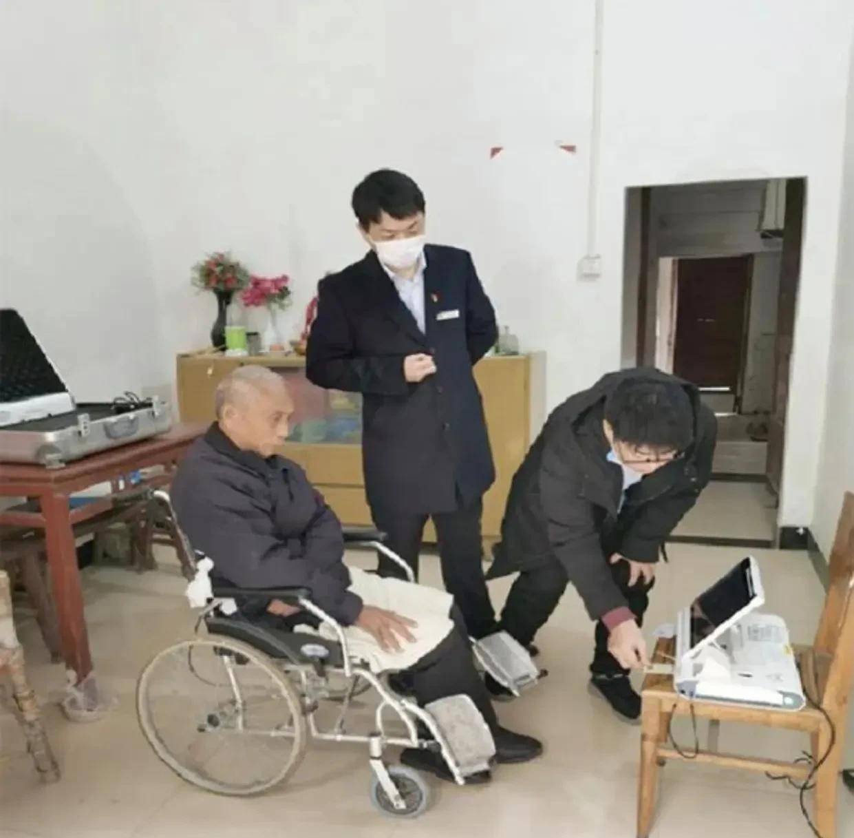 特殊场景下的服务体验，家属病床推病人办理银行业务的启示