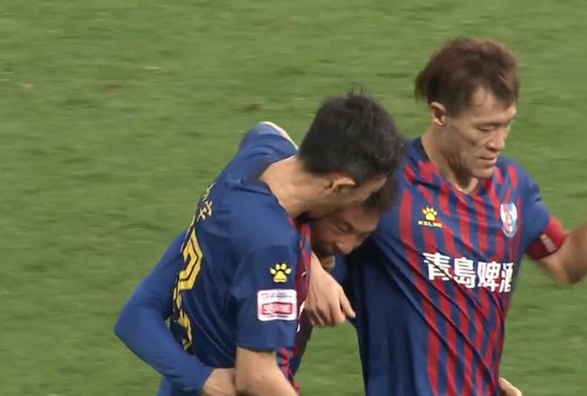 中甲赛场风云，大连英博逆袭佛山南狮，以3-1惊天逆转！