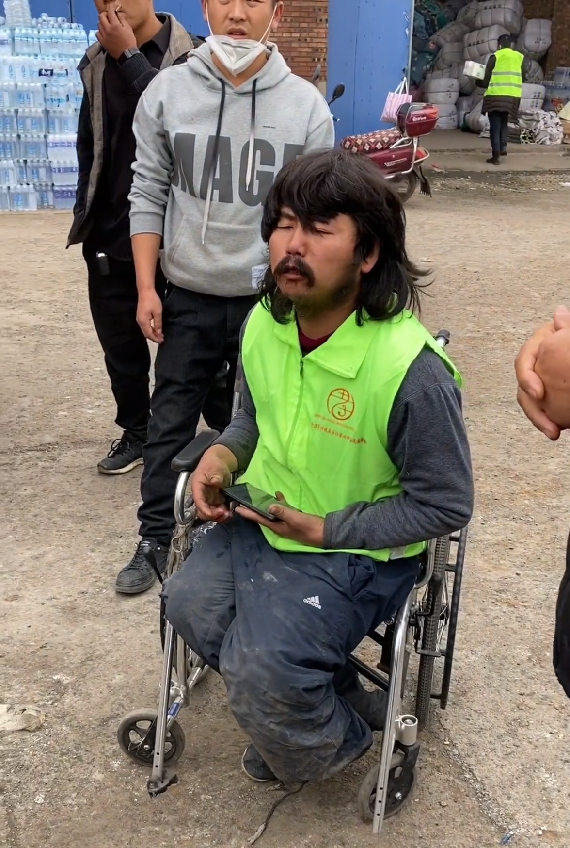 胡雷手机丢失记，希望之光照亮找回之路，残疾公益人的坚韧与希望之旅