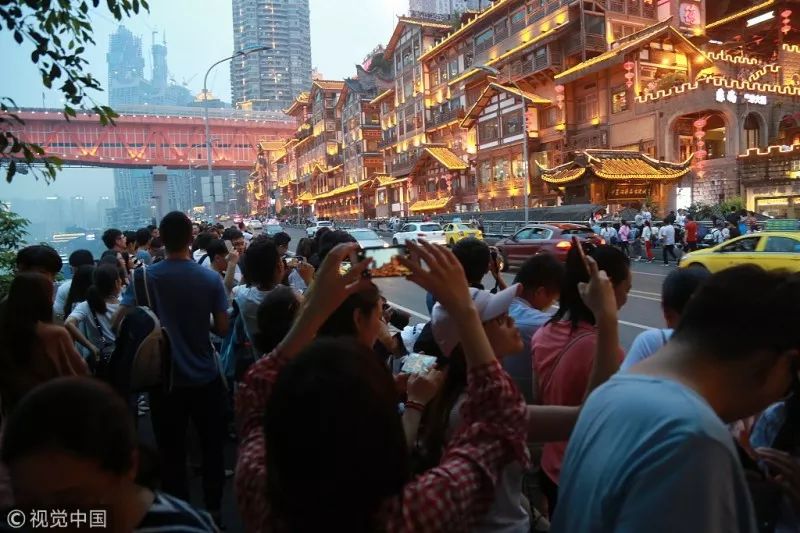 重庆暑期旅游热潮涌动