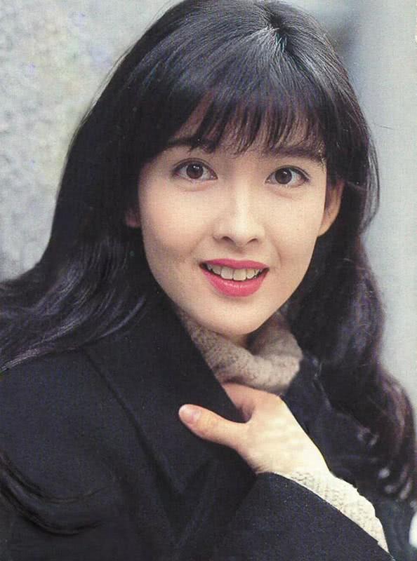 赵雅芝近照展现优雅风采，71岁依旧美丽如初