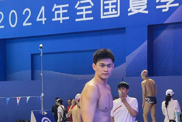 孙杨男子400米自由泳首秀，泳坛新星璀璨启航！
