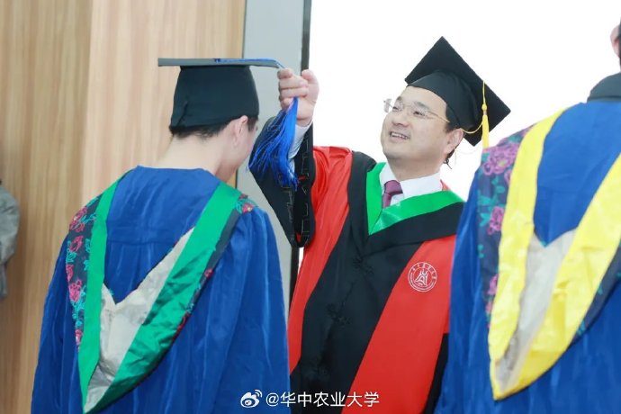 烈士邱建军女儿荣录华中农业大学，荣耀传承时刻