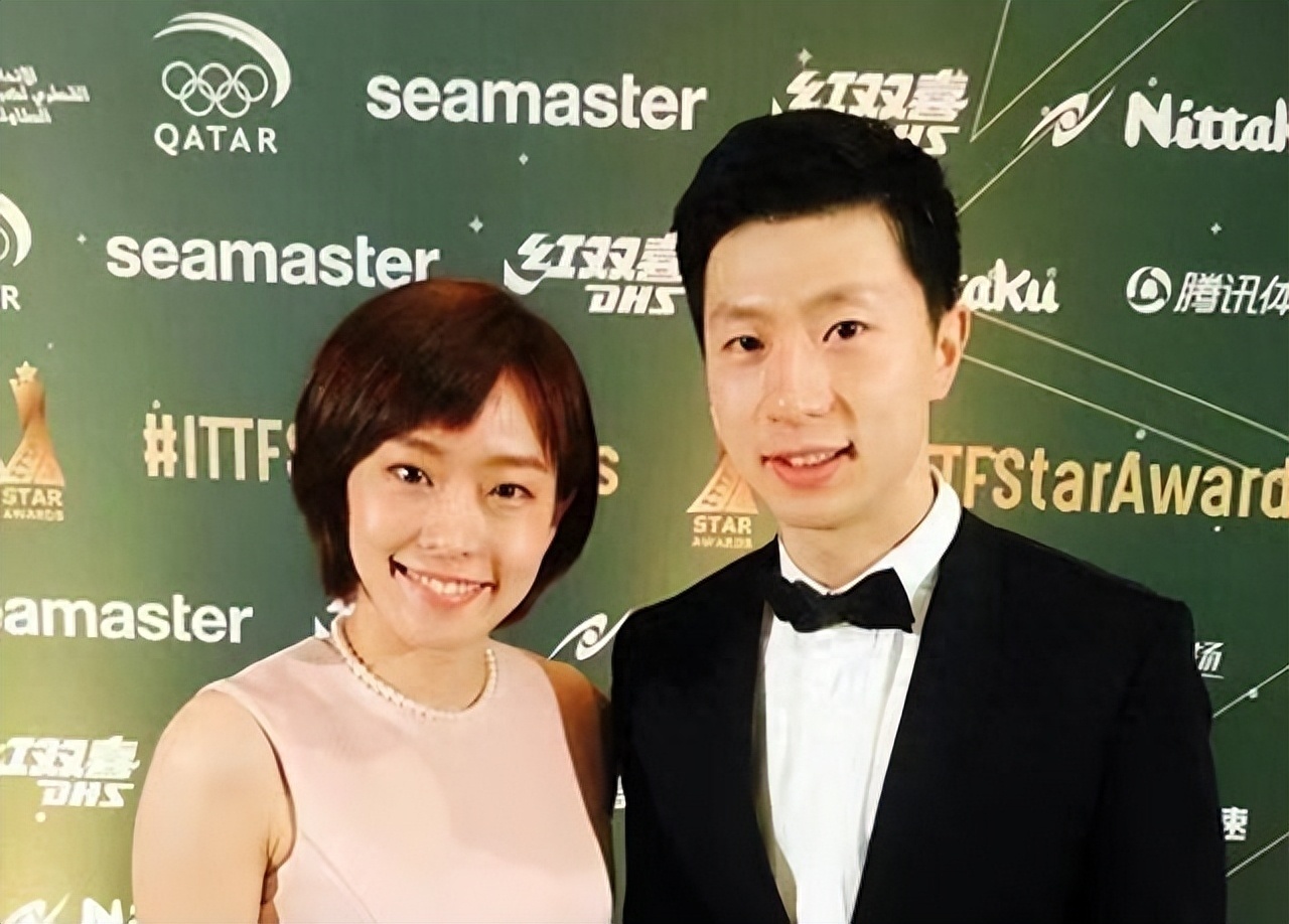 马龙与石川佳纯采访区互送pin，友谊与竞技的碰撞时刻