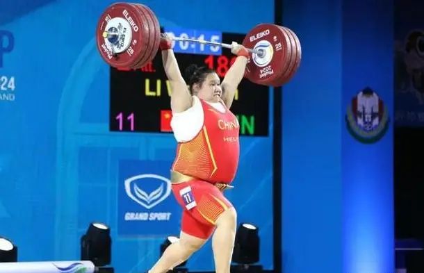 李雯雯挑战举重女子81公斤以上级决赛，荣耀的挑战之路