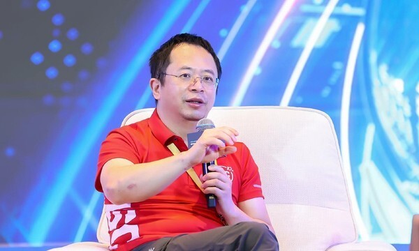 周鸿祎、张勇携手传递快乐向前冲的力量