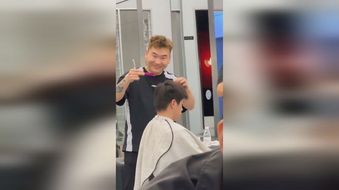 Tony的爆单时刻，为潘展乐剪发的背后故事
