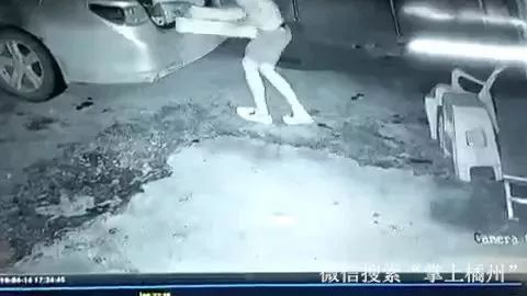 凌晨惊魂，蒙面男子神秘撬门事件