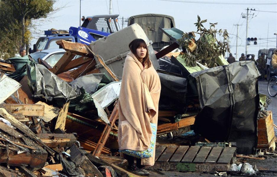 日本7级地震瞬间，货架商品甩地实录，灾难亲历者真实记录