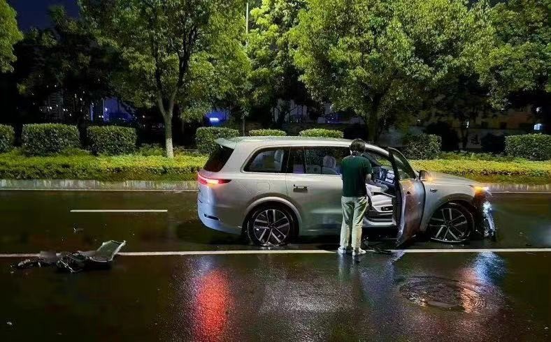 理想L9高速故障揭示智能汽车挑战与未来之路探索
