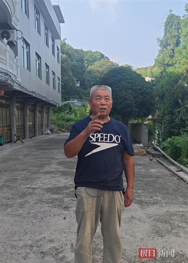 潘展乐老家盛景庆祝，村落横幅飘扬欢庆