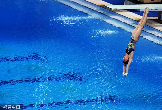 BBC解说见证中国跳水新星全红婵惊艳夺冠，五连跳震撼世界舞台