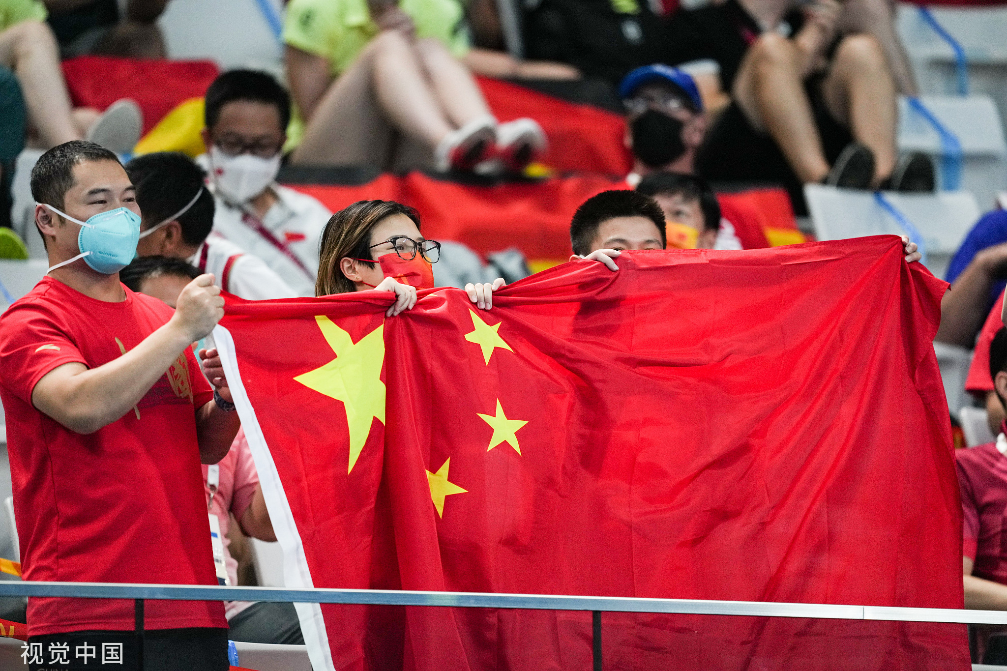 外国网友盛赞中国奥运健儿，荣耀与实力的共鸣时刻