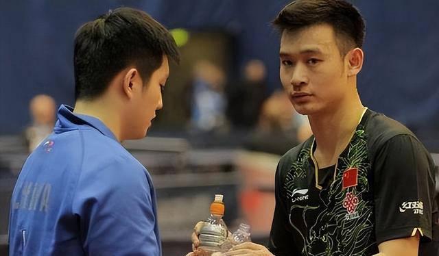 樊振东落后时刘丁硕争议性偷笑事件