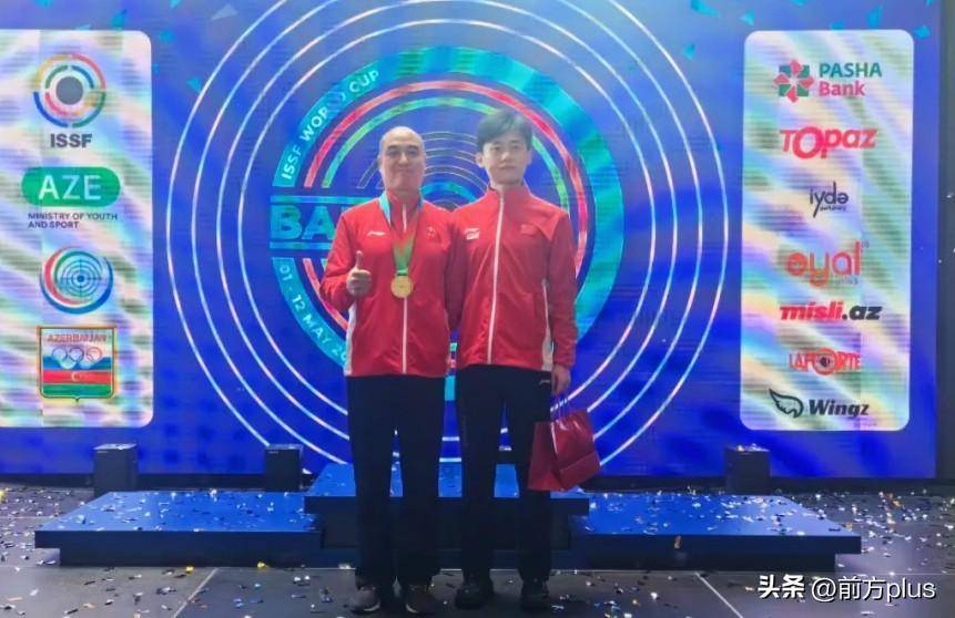 辉煌时刻！妻子热烈祝贺刘宇坤夺冠，共同见证荣耀瞬间