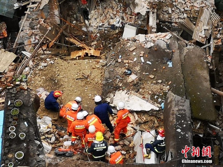 南昌暴雨引发房屋坍塌，11人受伤事故曝光