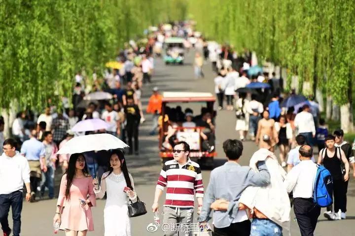 杭州瞬间天黑，浙江紧急发布百条预警，气象巨变引发紧急应对行动