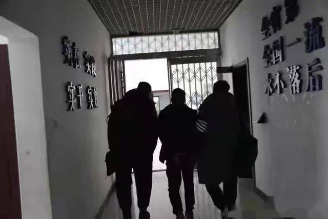 悲剧降临，11岁女孩遇害，陌生嫌疑人作案，家属悲痛欲绝
