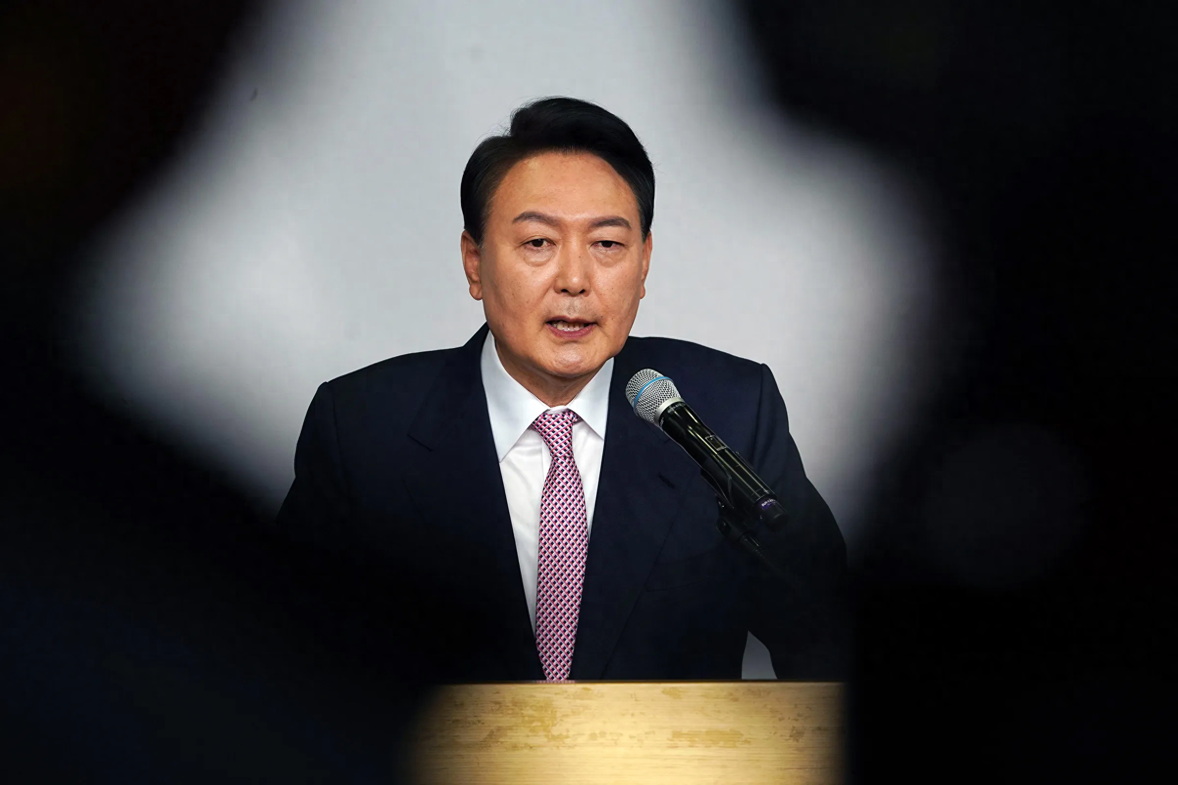 文在寅批评尹锡悦政府，无知、无能、无道