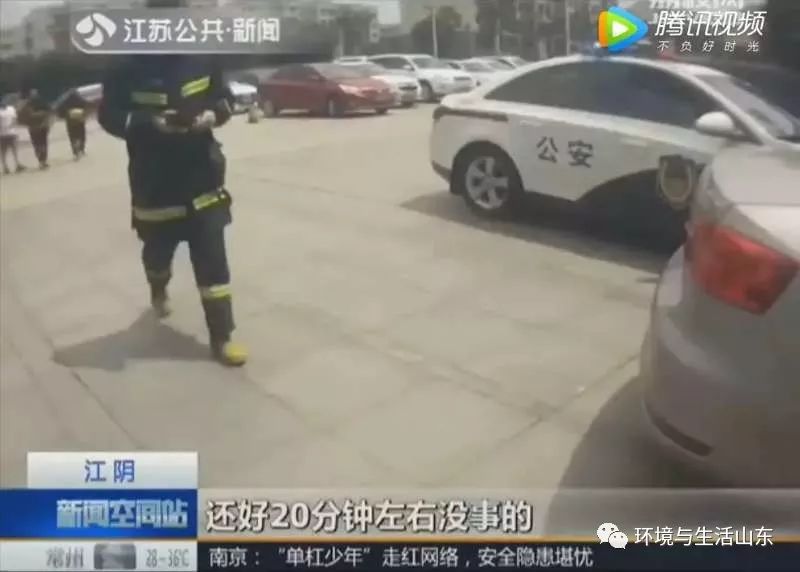车辆失控悲剧，男子命悬墙缝之间