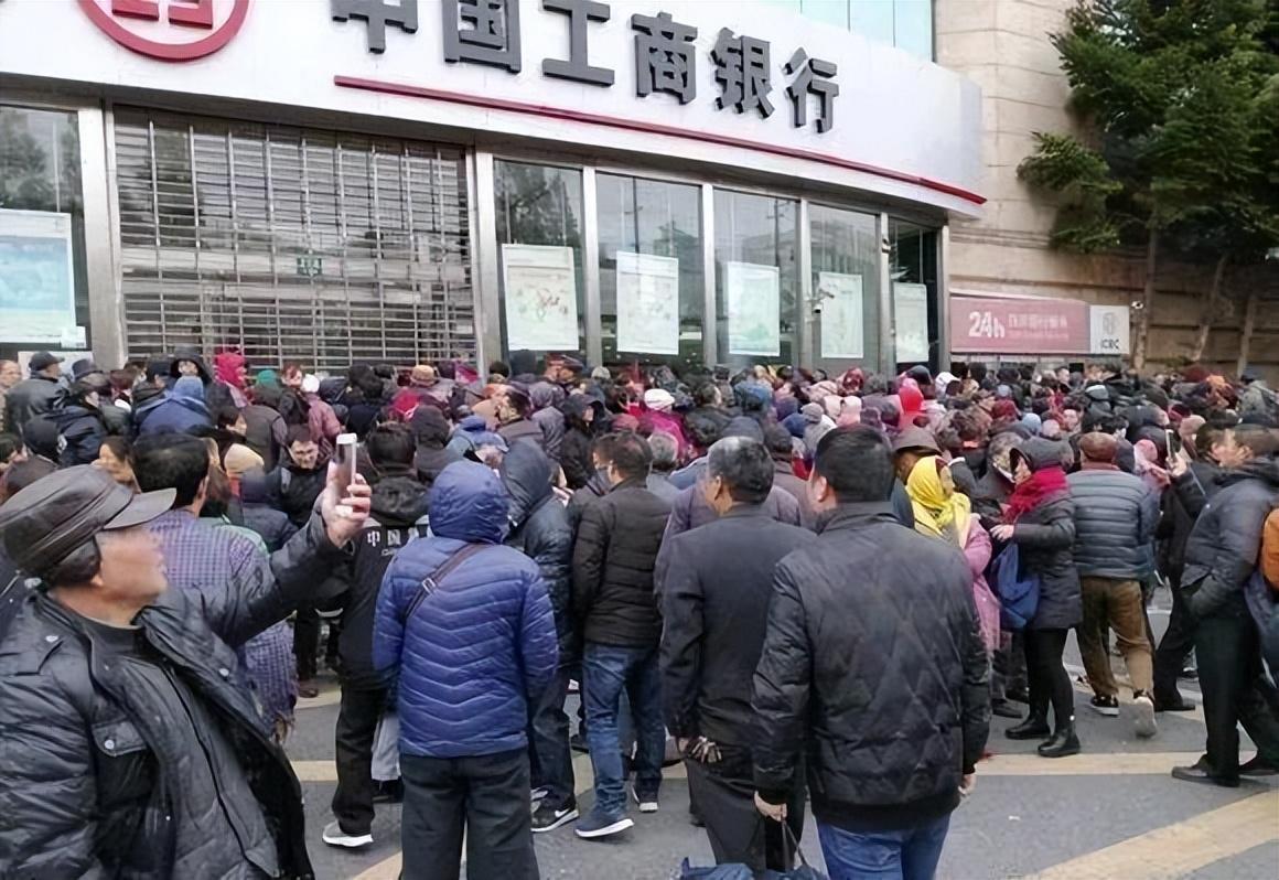 揭秘银行薪资倒挂现象，为何银行会向员工追讨薪酬？